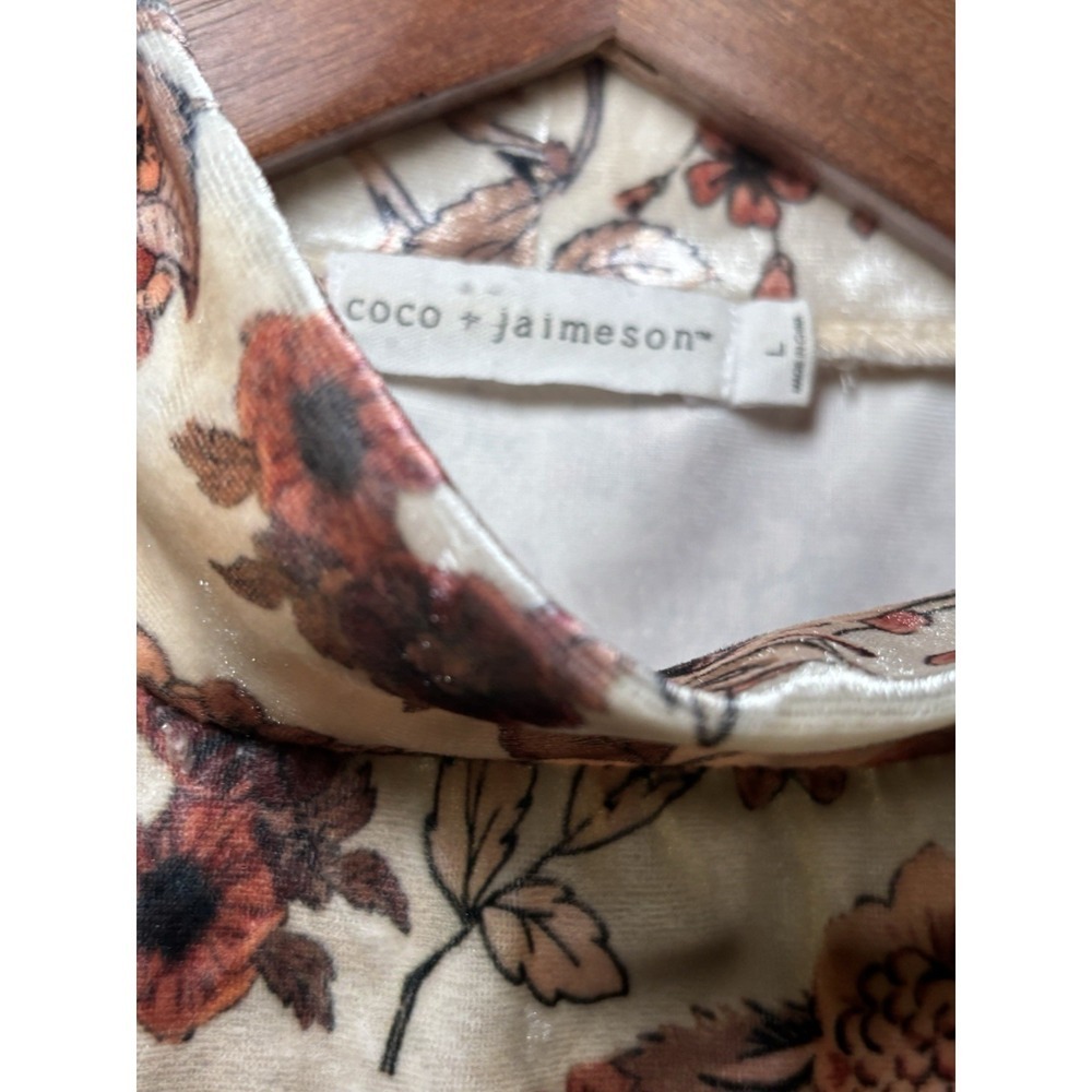 Coco + Jaimeson Velvety Floral Long Sleeve Bodysuit Size L (missing Care Tag) - Picture 4 of 6